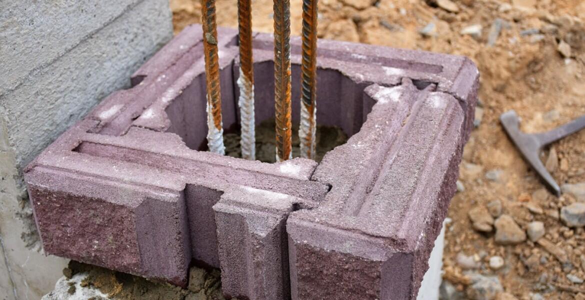 Монтаж заборов из элементов Brick